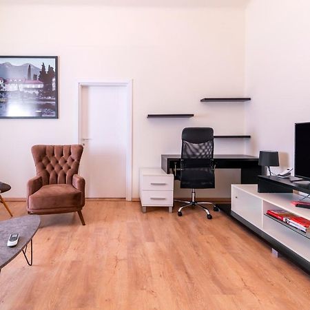 Jevrejska - Central Apartment With Free Parking Novi Sad Exteriör bild