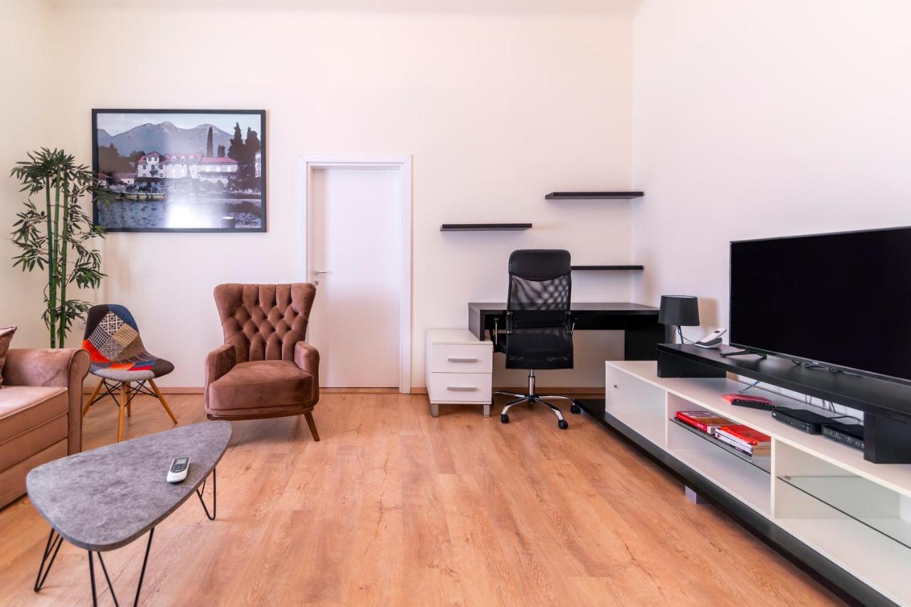 Jevrejska - Central Apartment With Free Parking Novi Sad Exteriör bild